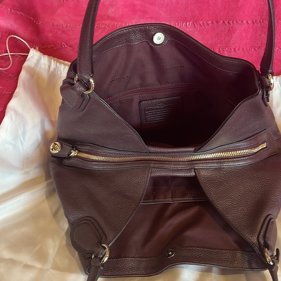 Coach Edie 31 Refined Pebble
Leather Shoulder Bag NWT in Oxblood w duster - Picture 3 of 9